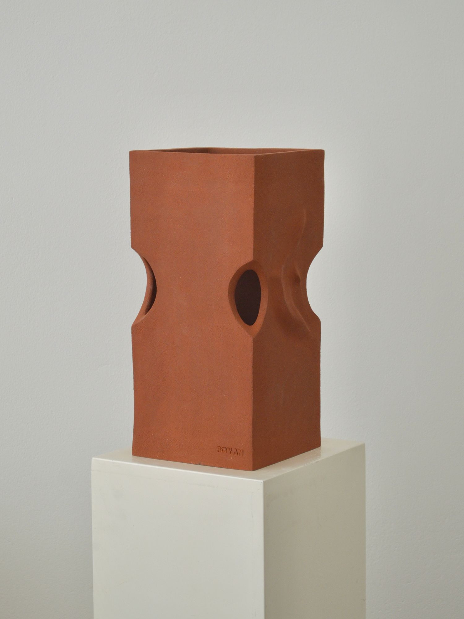 Ceramic lamp by Zeynep Boyan sat on a white plinth with the light off.